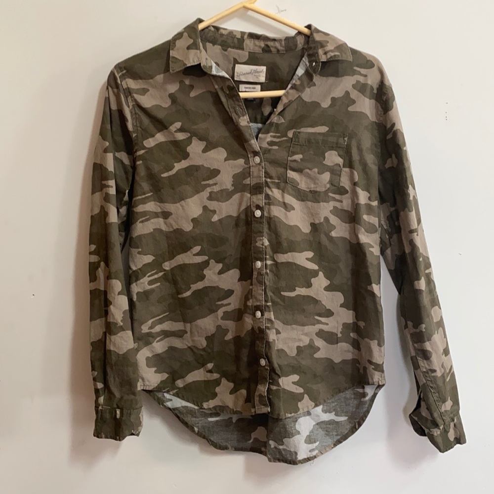 Target (Universals Threads) button up shirt